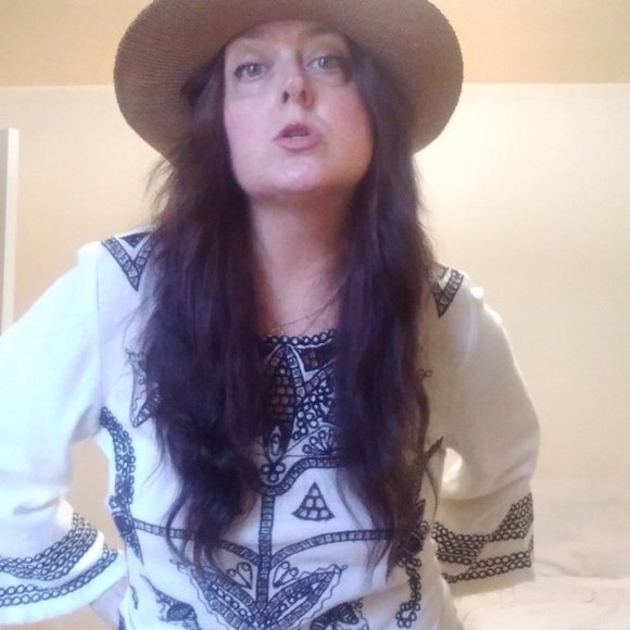 Meet your Posher, Lisa - Picture 2 of 2